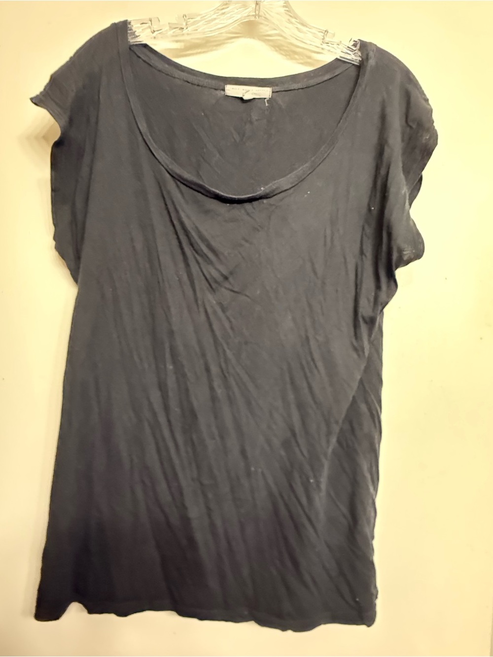 Truly Madly Deeply Black Off-the-Shoulder Tee Size Small | scoop neck